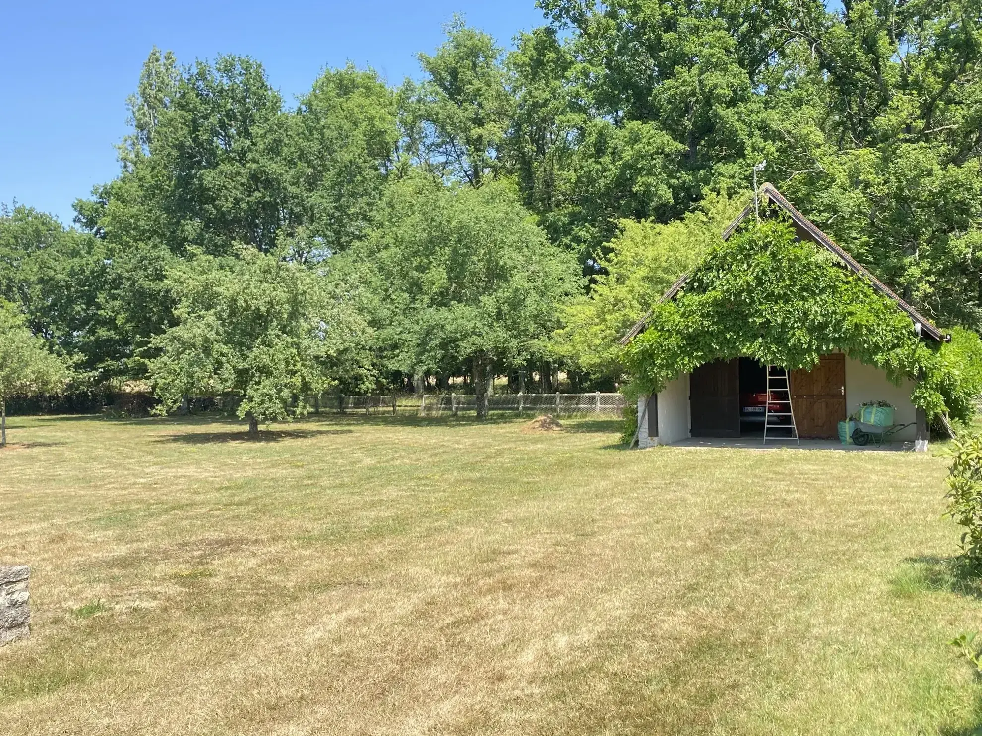 Maison à vendre à Montcresson : Longère en meulière de 138 m² avec terrain arboré 