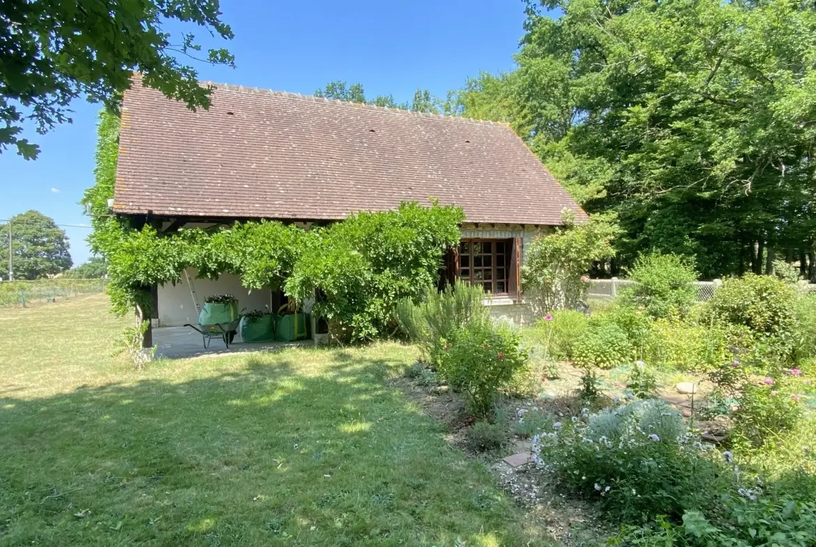 Maison à vendre à Montcresson : Longère en meulière de 138 m² avec terrain arboré 