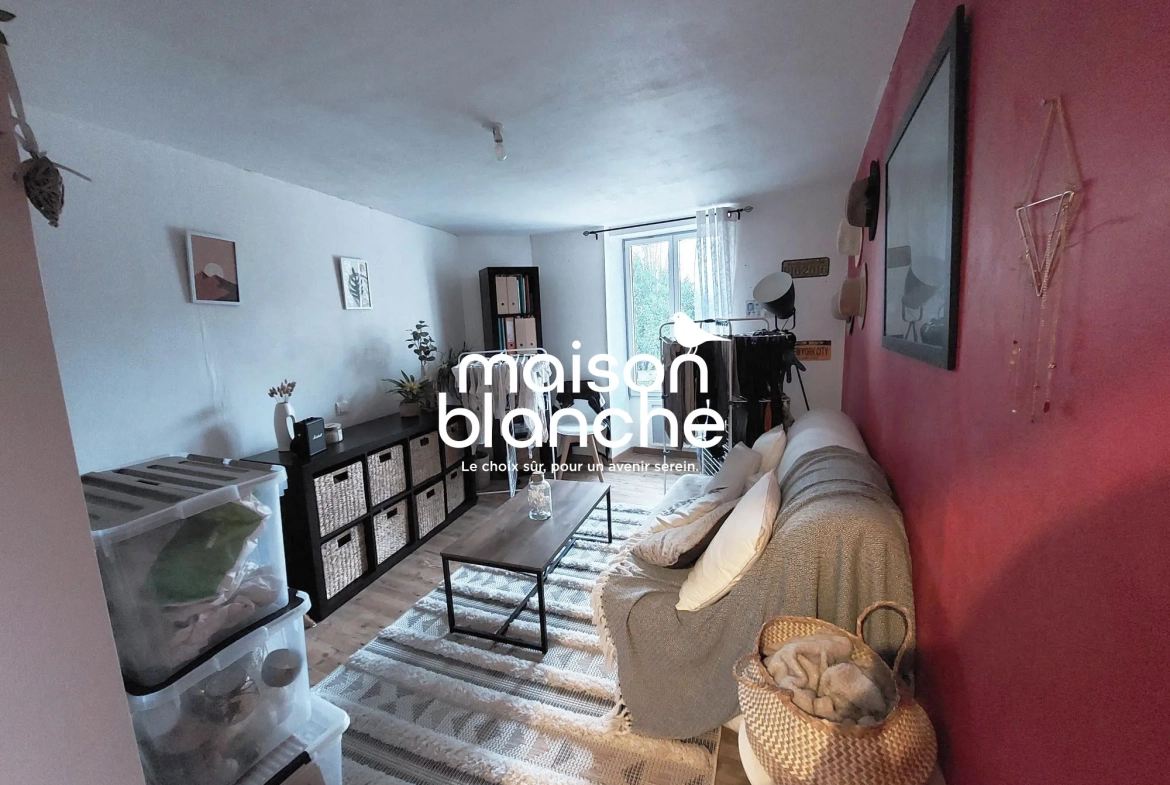 chambre ou bureau Maison à vendre à Champdeniers-Saint-Denis avec garage et cour 