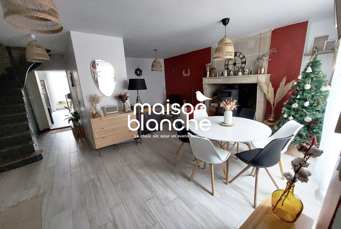 Maison à vendre à Champdeniers-Saint-Denis avec garage et cour 