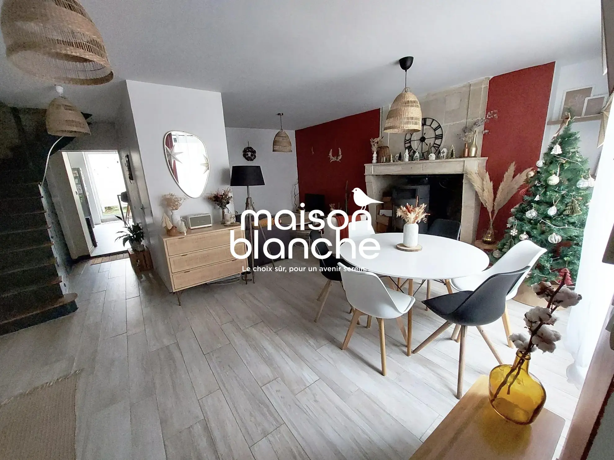 Maison à vendre à Champdeniers-Saint-Denis avec garage et cour 