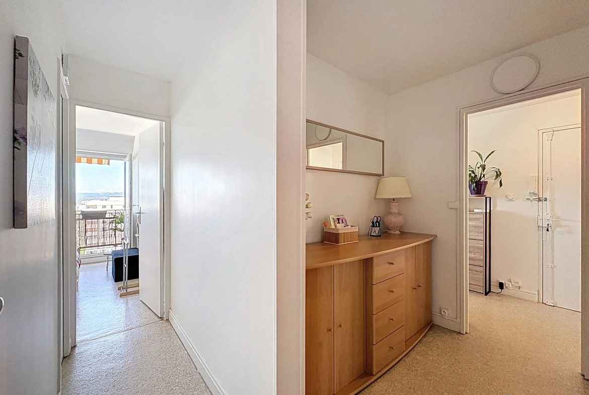 Appartement T4 avec vue panoramique à Rillieux-la-Pape - 70 m² 