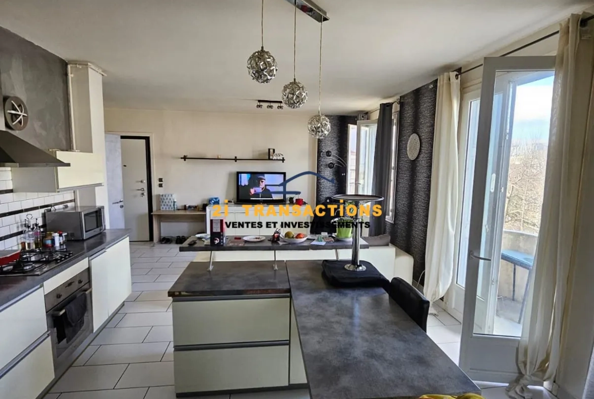 Appartement T2 meublé avec balcon à vendre à Saint-Étienne proche Châteaucreux 