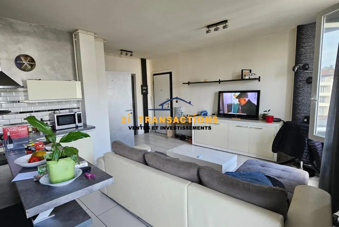 Appartement T2 meublé avec balcon à vendre à Saint-Étienne proche Châteaucreux 