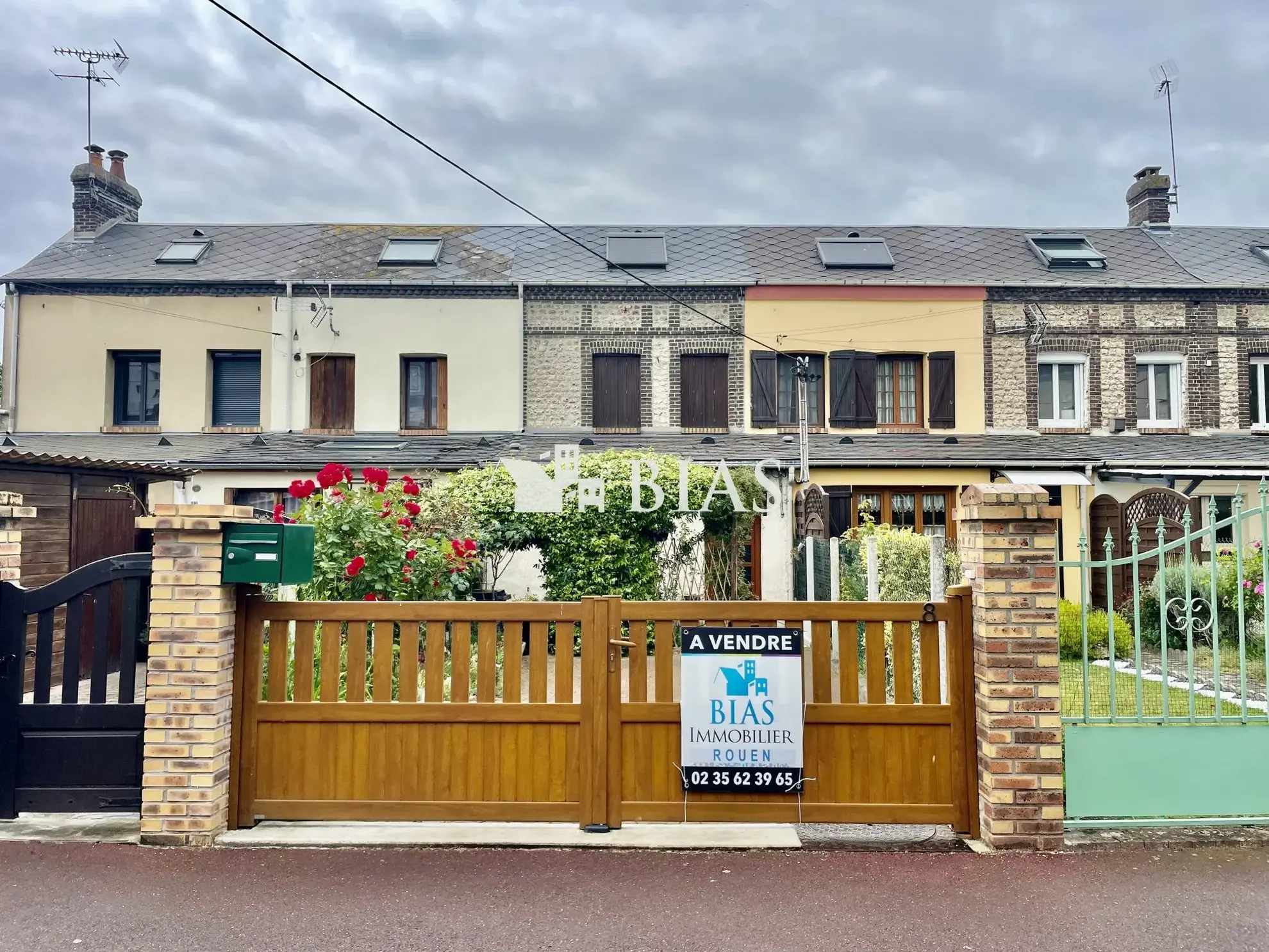 Maison mitoyenne de 65 m² à Le Petit-Quevilly avec terrasse et cave 