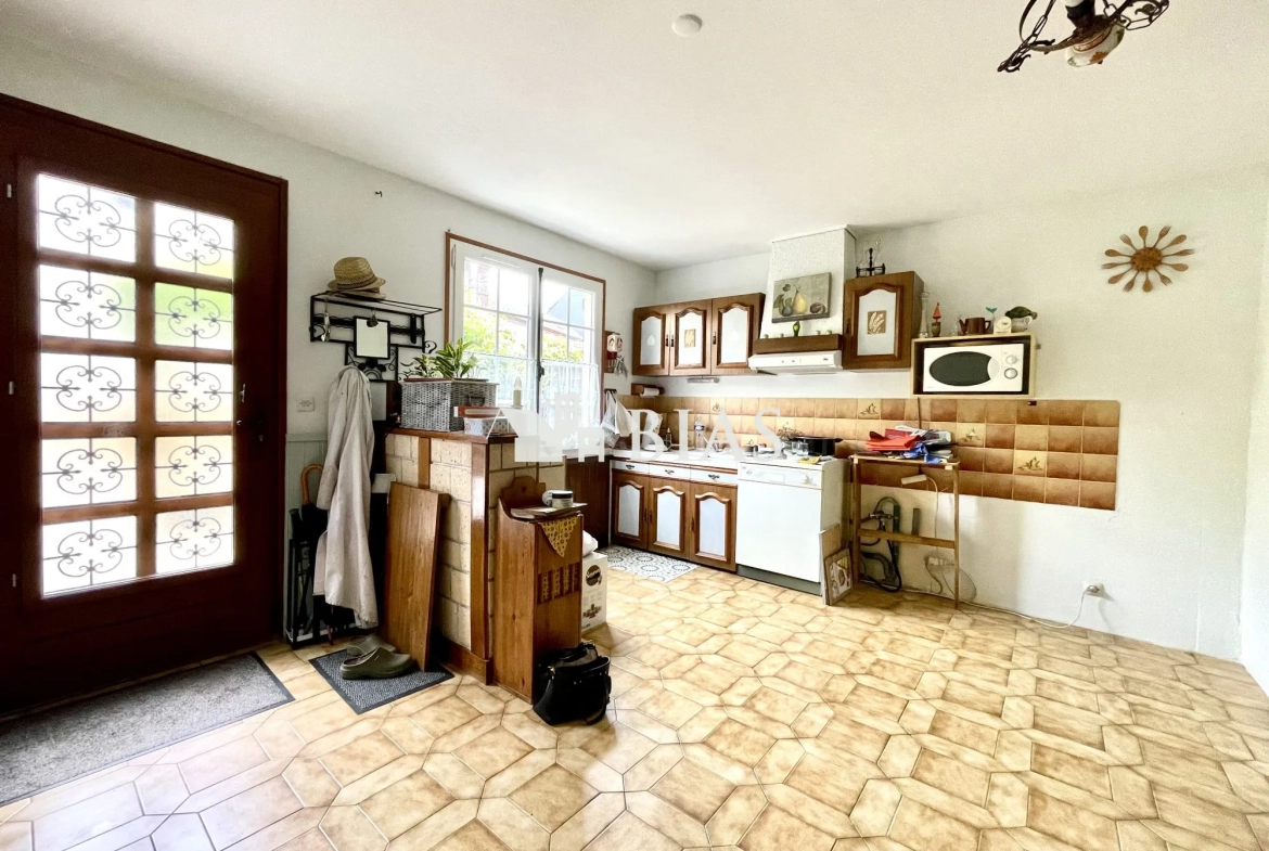 Maison mitoyenne de 65 m² à Le Petit-Quevilly avec terrasse et cave 