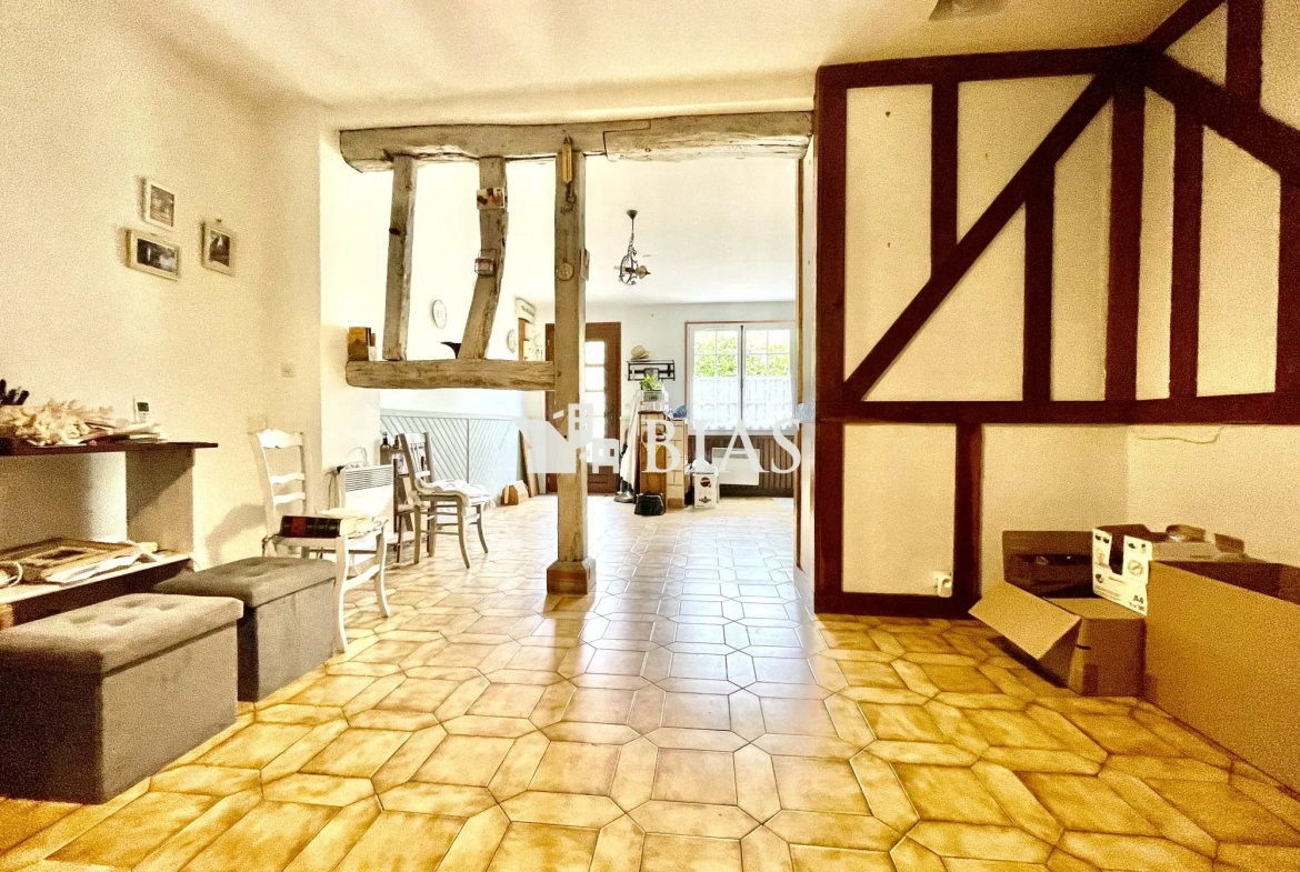 Maison mitoyenne de 65 m² à Le Petit-Quevilly avec terrasse et cave 