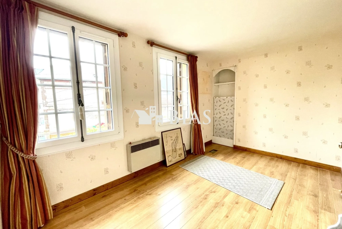 Maison mitoyenne de 65 m² à Le Petit-Quevilly avec terrasse et cave 