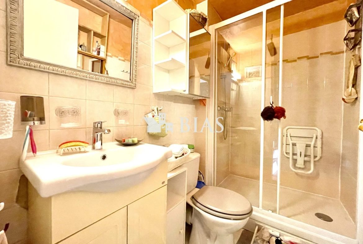 Maison mitoyenne de 65 m² à Le Petit-Quevilly avec terrasse et cave 