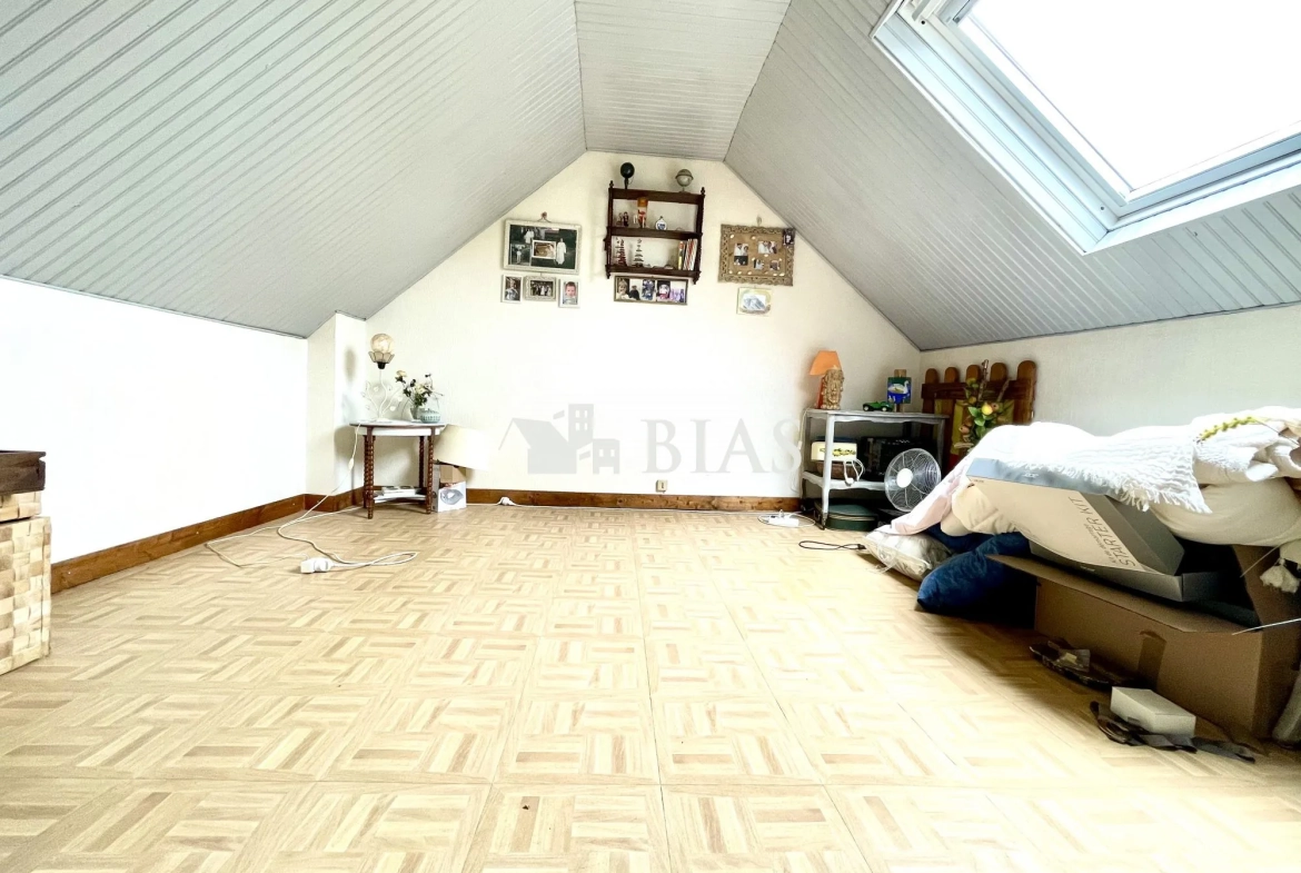 Maison mitoyenne de 65 m² à Le Petit-Quevilly avec terrasse et cave 