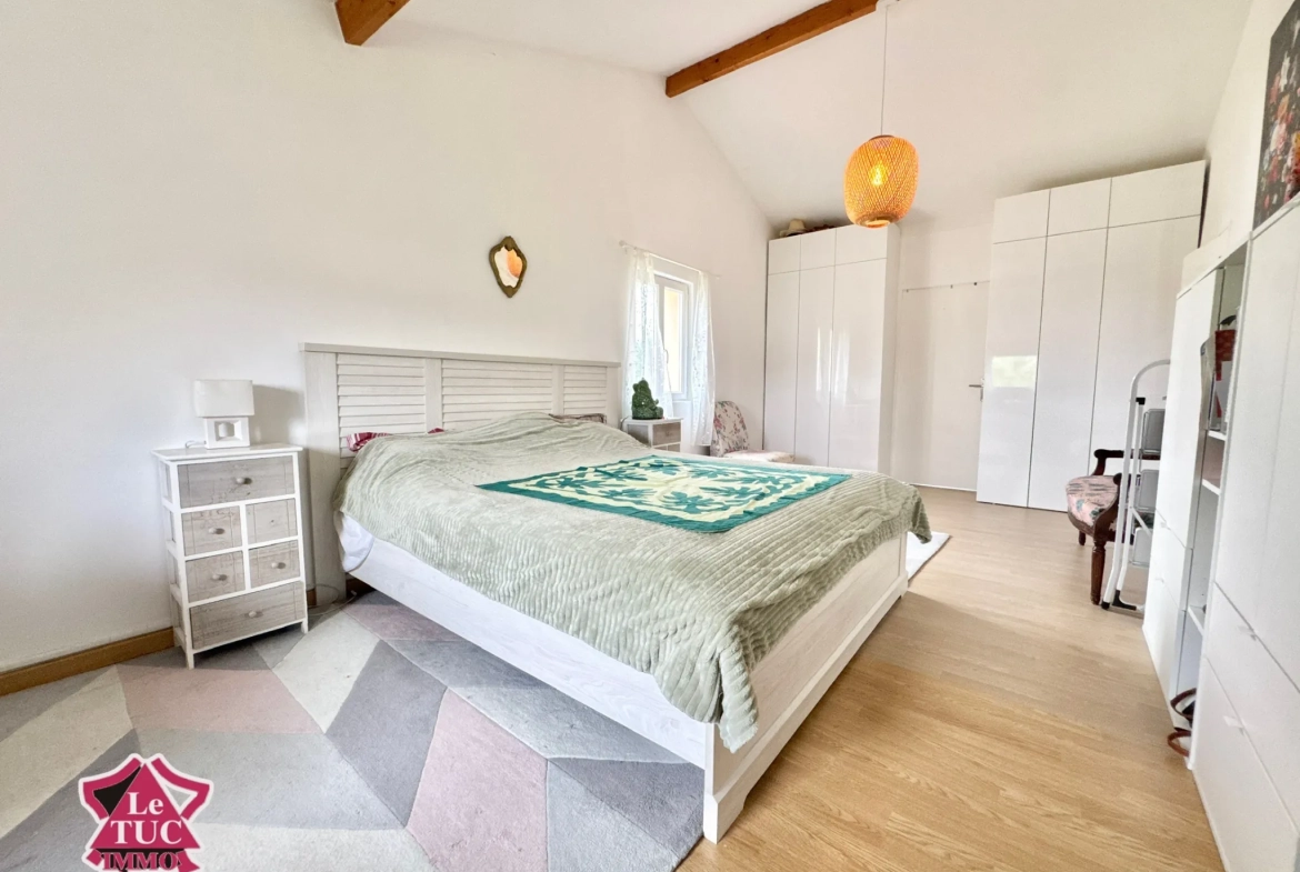 Maison familiale moderne avec jardin et garage à Ledat près de Villeneuve-sur-Lot 