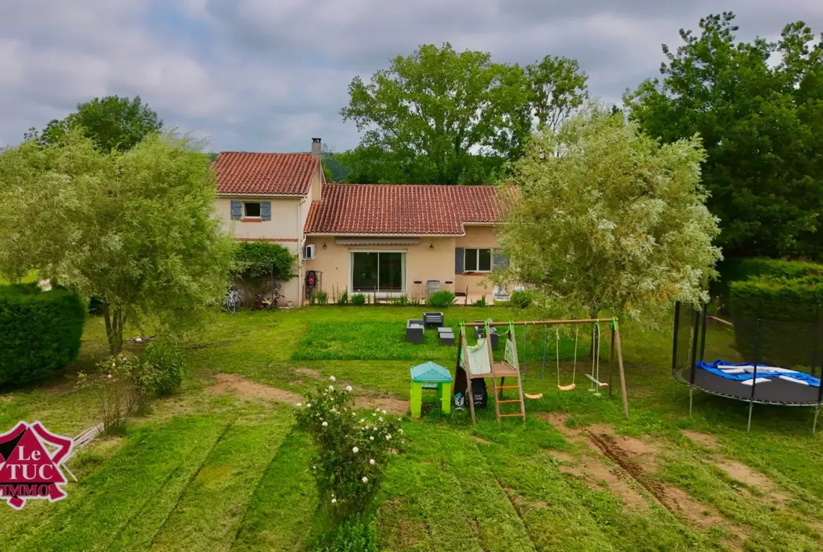 Maison familiale moderne avec jardin et garage à Ledat près de Villeneuve-sur-Lot 