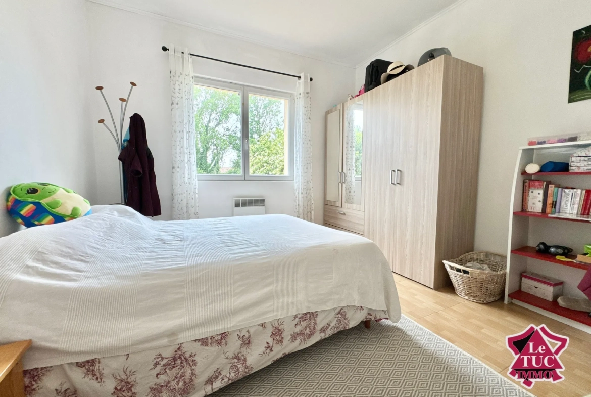 Maison familiale moderne avec jardin et garage à Ledat près de Villeneuve-sur-Lot 