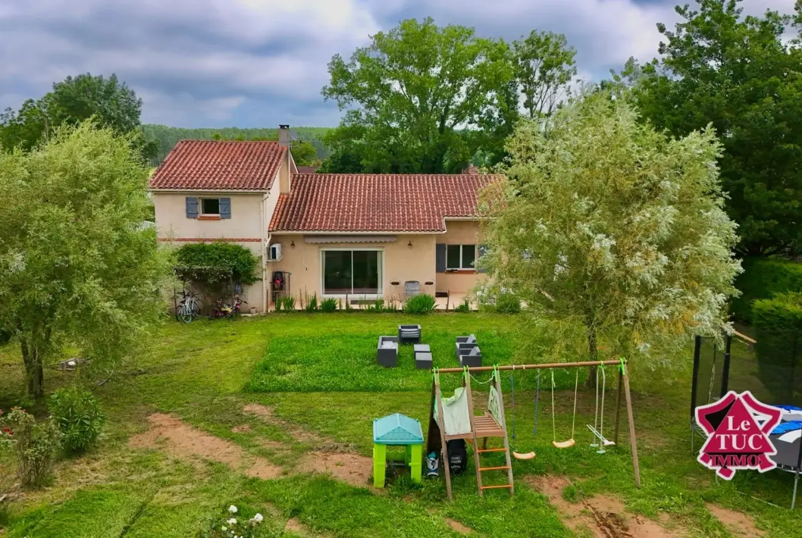 Maison familiale moderne avec jardin et garage à Ledat près de Villeneuve-sur-Lot 