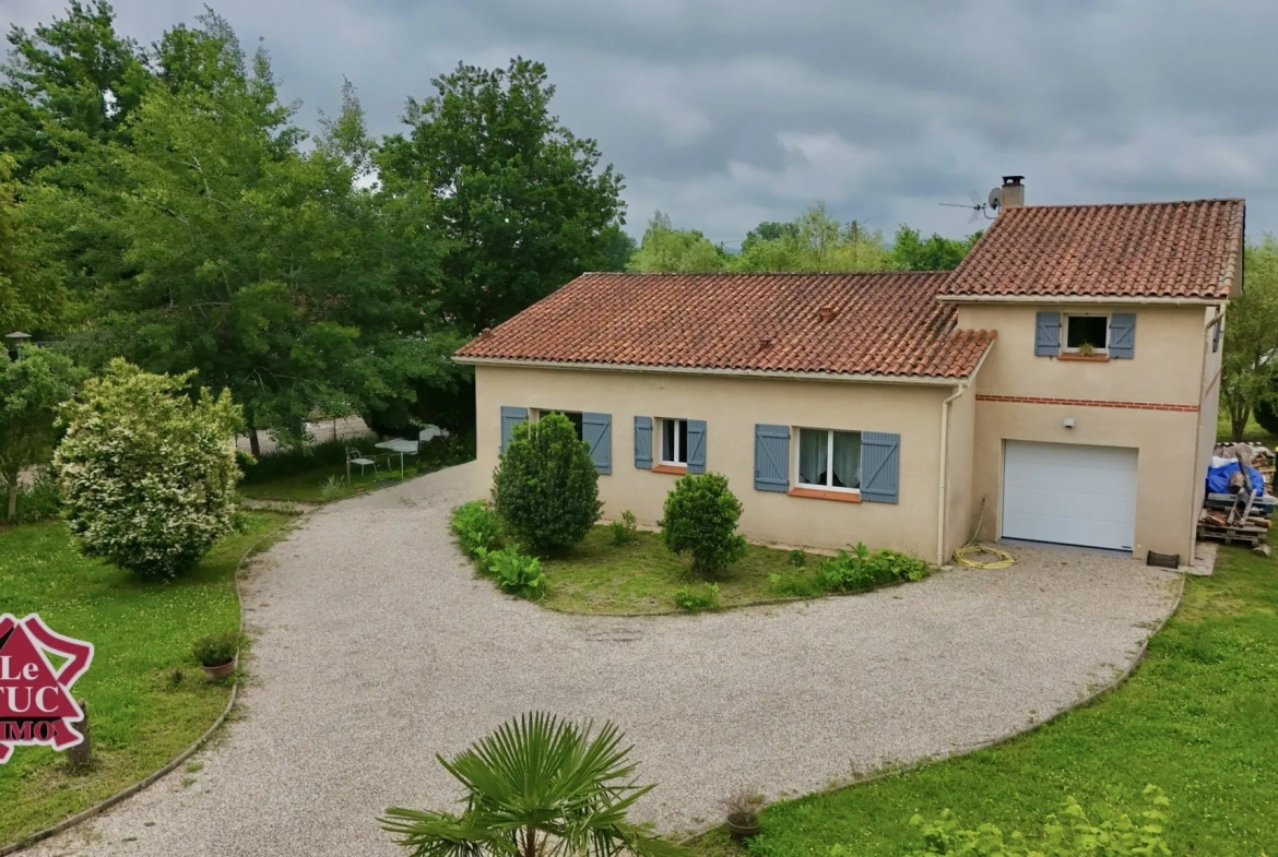 Maison familiale moderne avec jardin et garage à Ledat près de Villeneuve-sur-Lot 