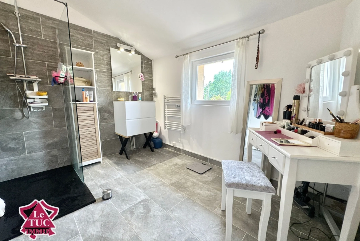 Maison familiale moderne avec jardin et garage à Ledat près de Villeneuve-sur-Lot 