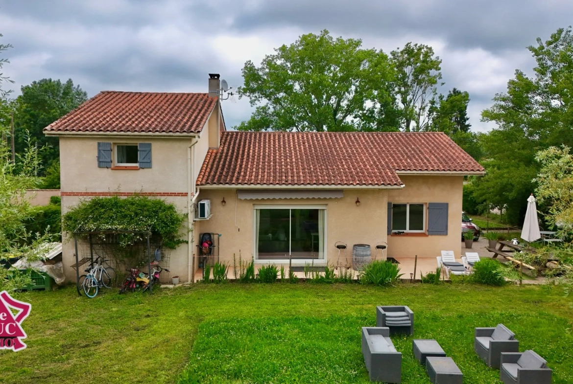 Maison familiale moderne avec jardin et garage à Ledat près de Villeneuve-sur-Lot 