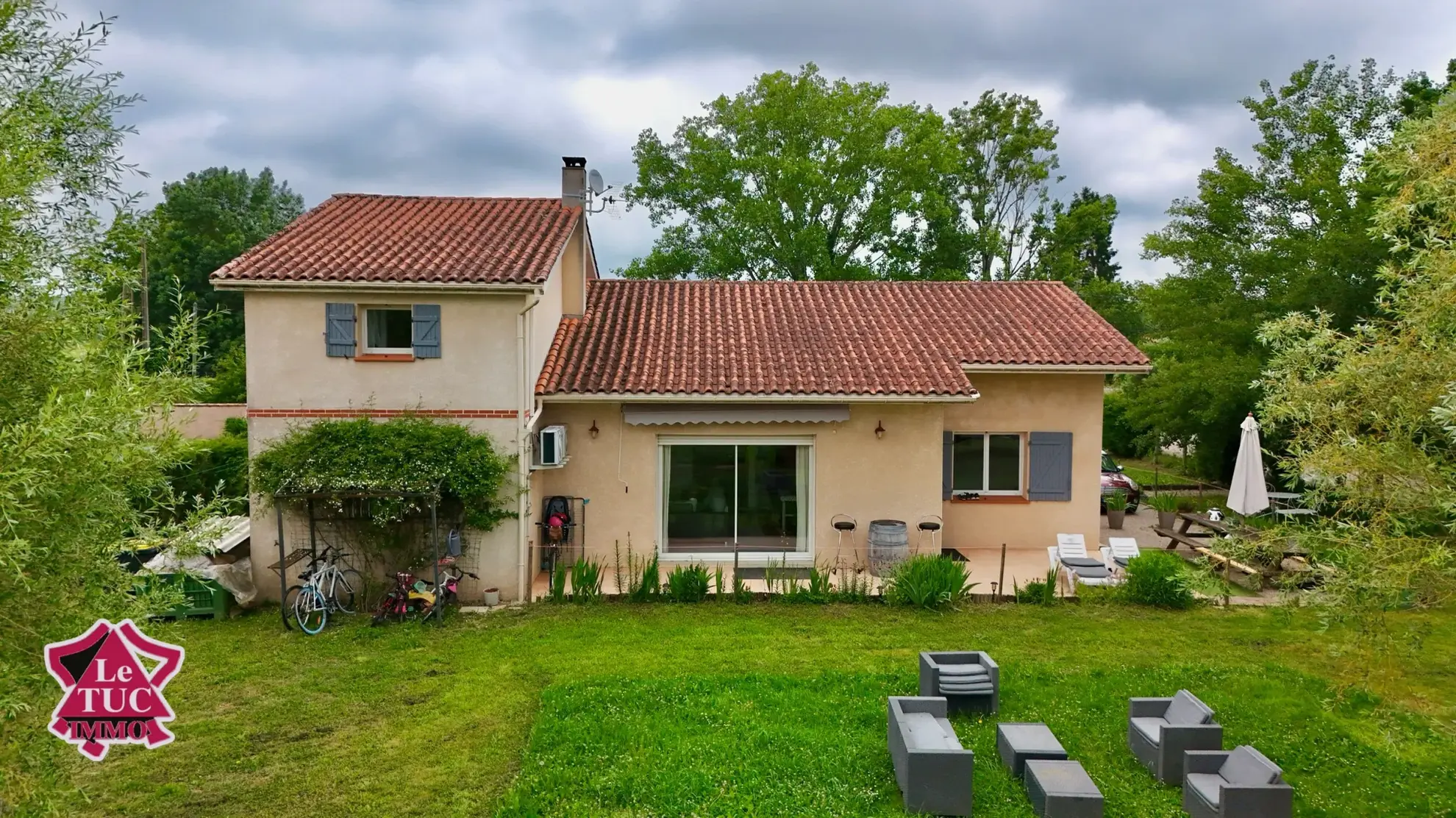 Maison familiale moderne avec jardin et garage à Ledat près de Villeneuve-sur-Lot 