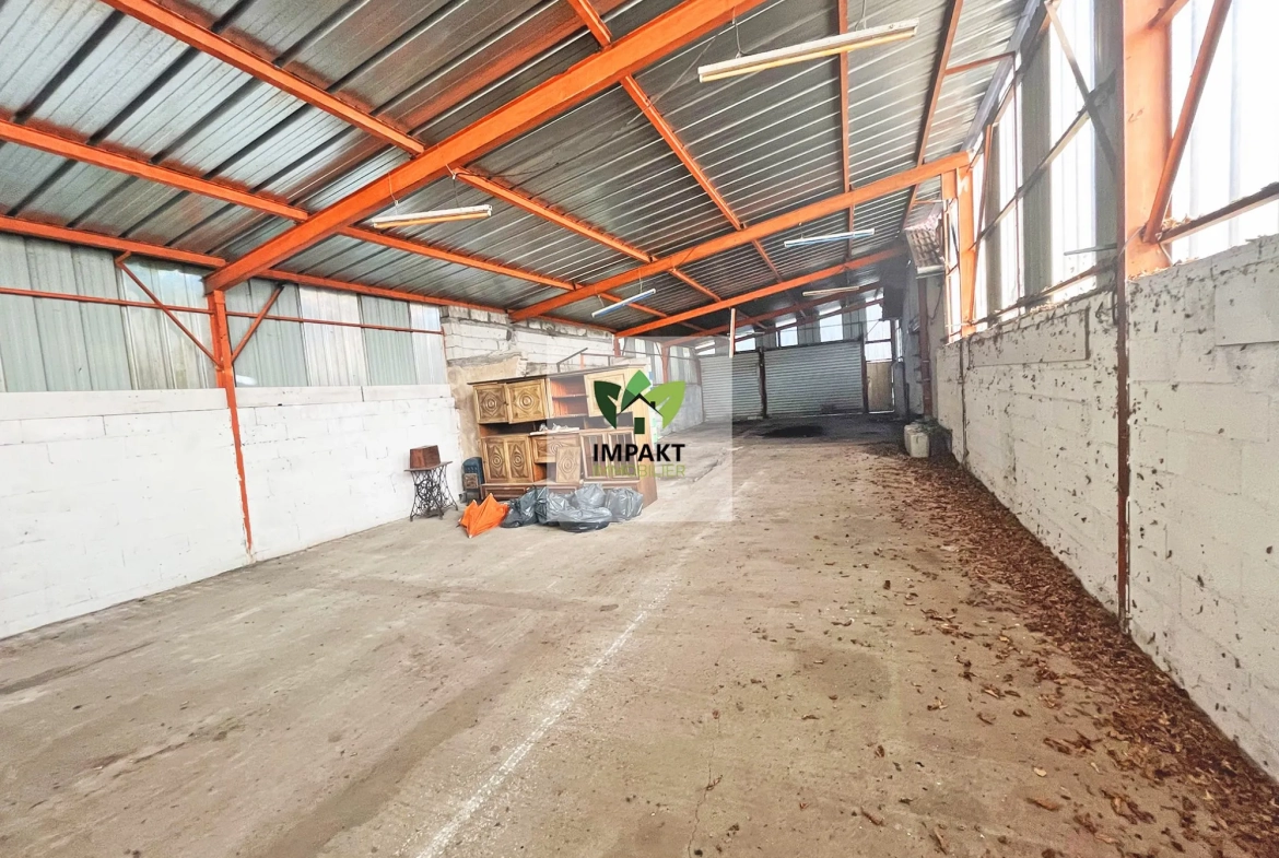 Maison à rénover avec grand garage et potentiel professionnel à Ronchamp 