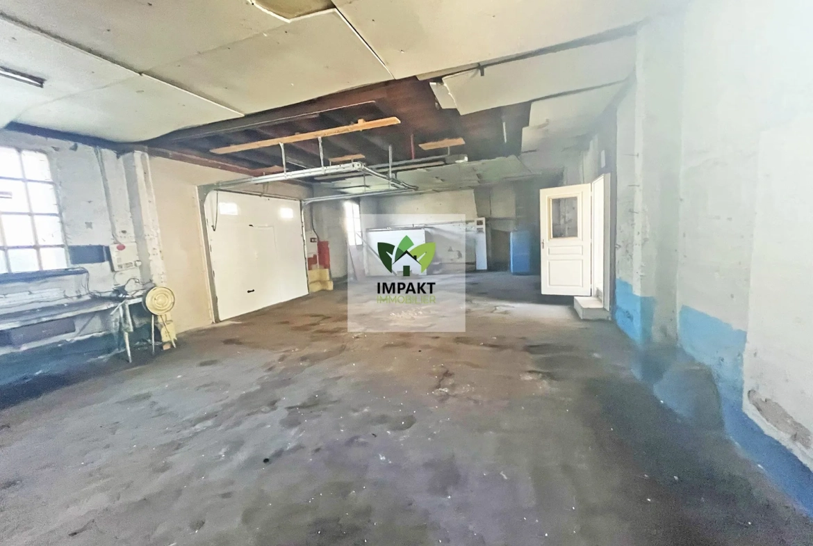 Maison à rénover avec grand garage et potentiel professionnel à Ronchamp 