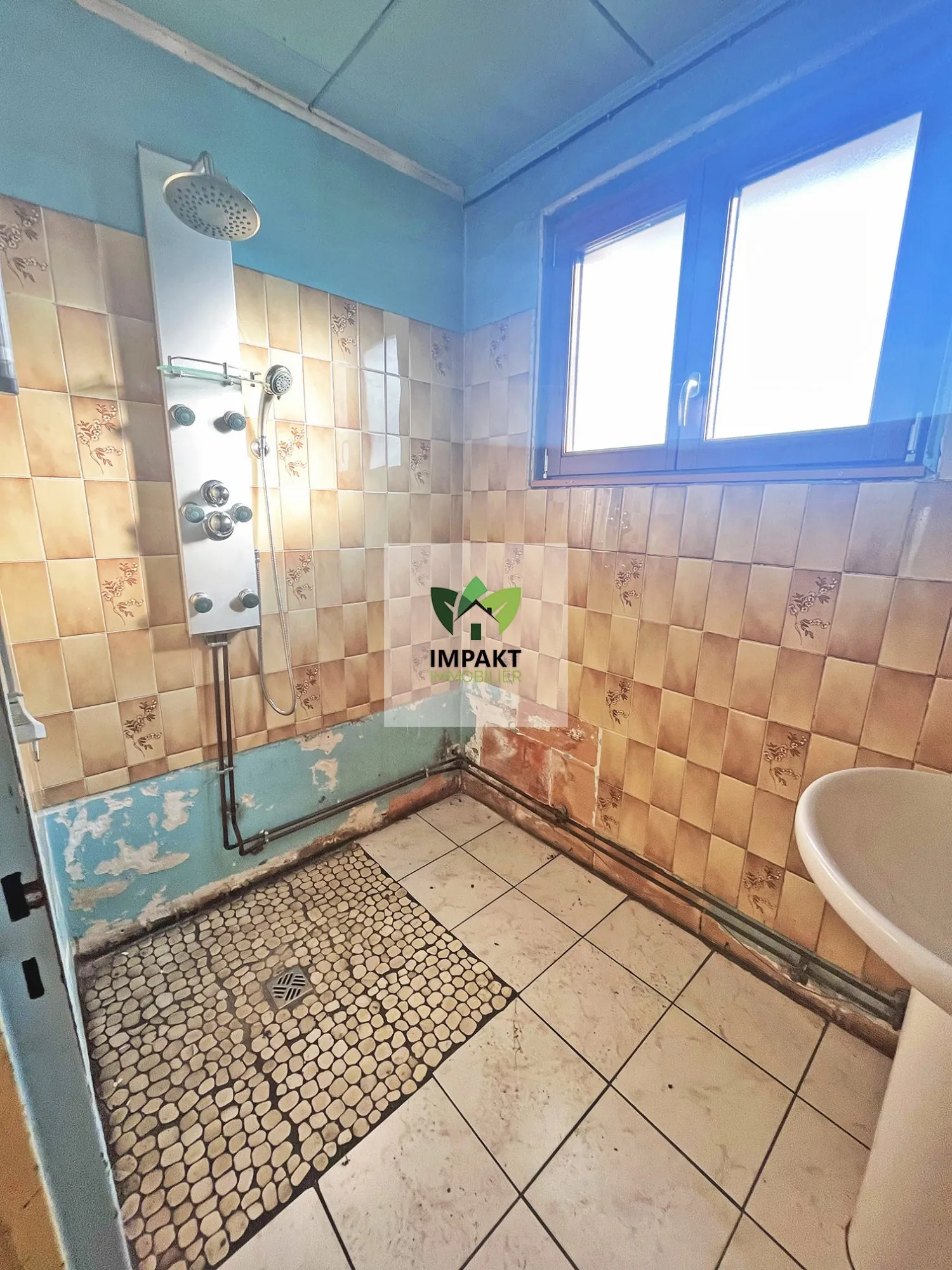 Maison à rénover avec grand garage et potentiel professionnel à Ronchamp 