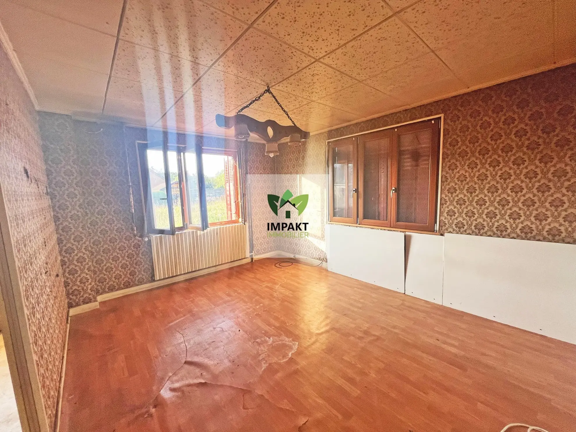 Maison à rénover avec grand garage et potentiel professionnel à Ronchamp 