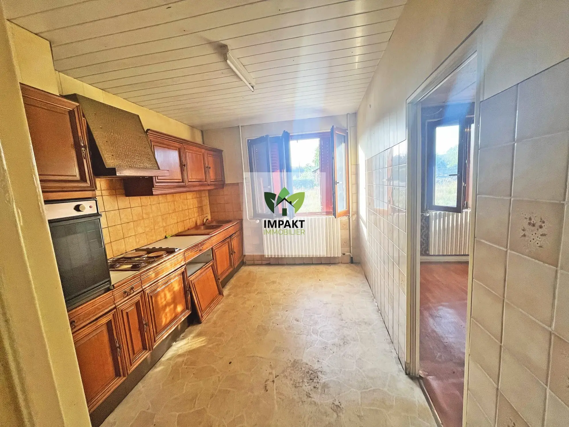 Maison à rénover avec grand garage et potentiel professionnel à Ronchamp 