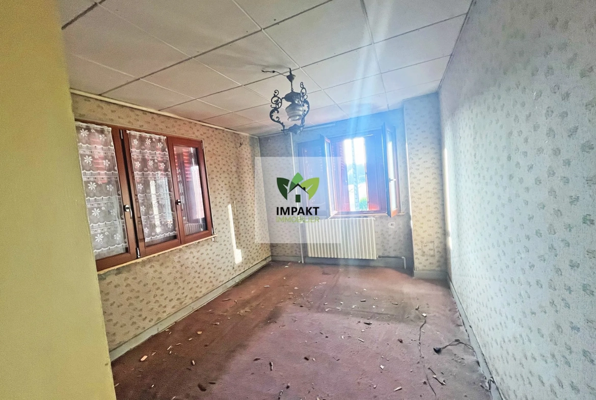 Maison à rénover avec grand garage et potentiel professionnel à Ronchamp 
