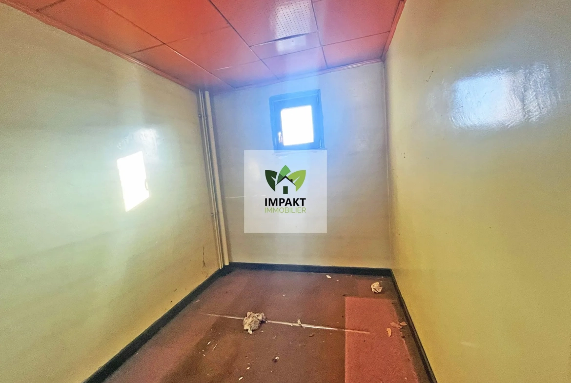 Maison à rénover avec grand garage et potentiel professionnel à Ronchamp 