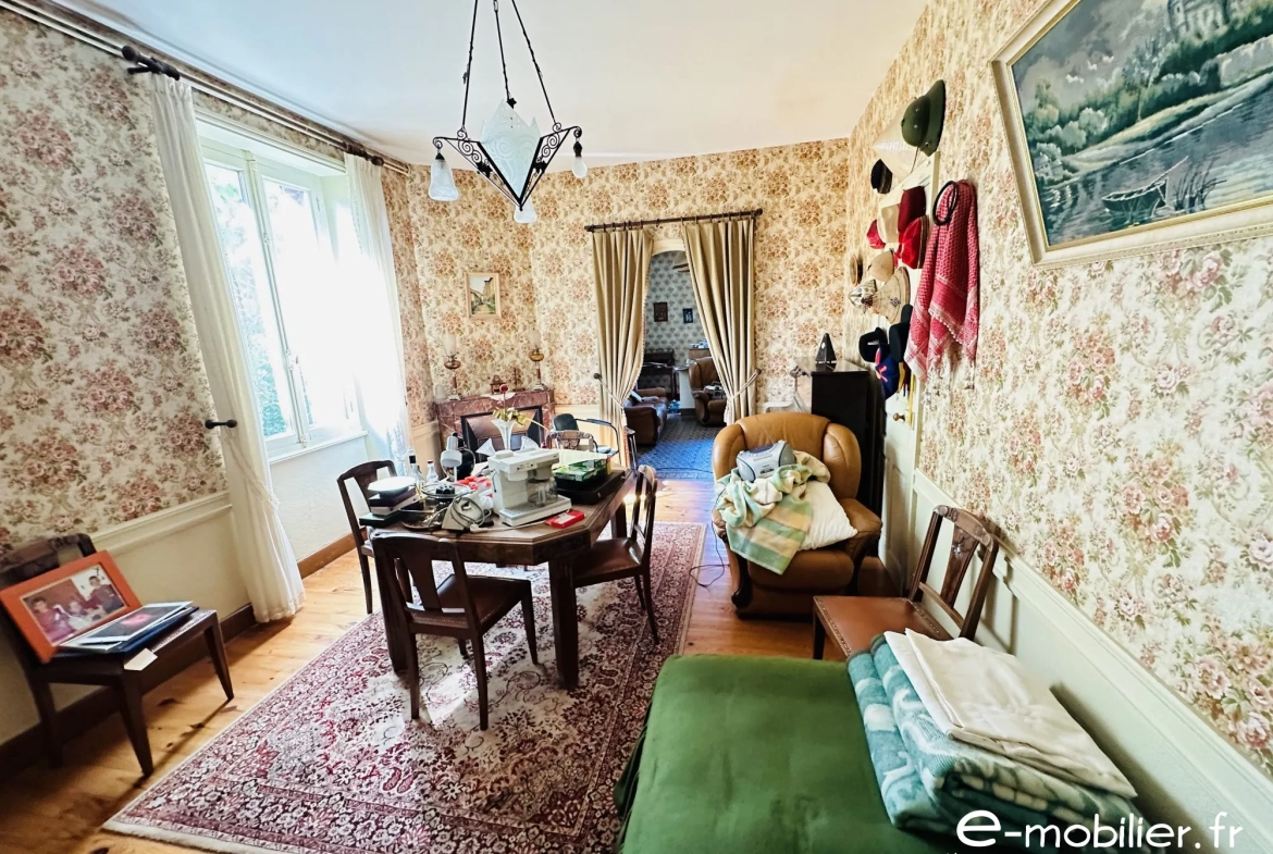 Maison avec appartement indépendant à Charlieu – Grand potentiel et terrain constructible 