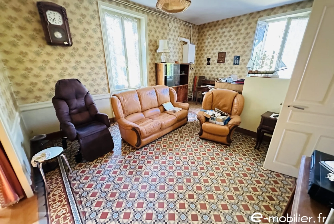 Maison avec appartement indépendant à Charlieu – Grand potentiel et terrain constructible 