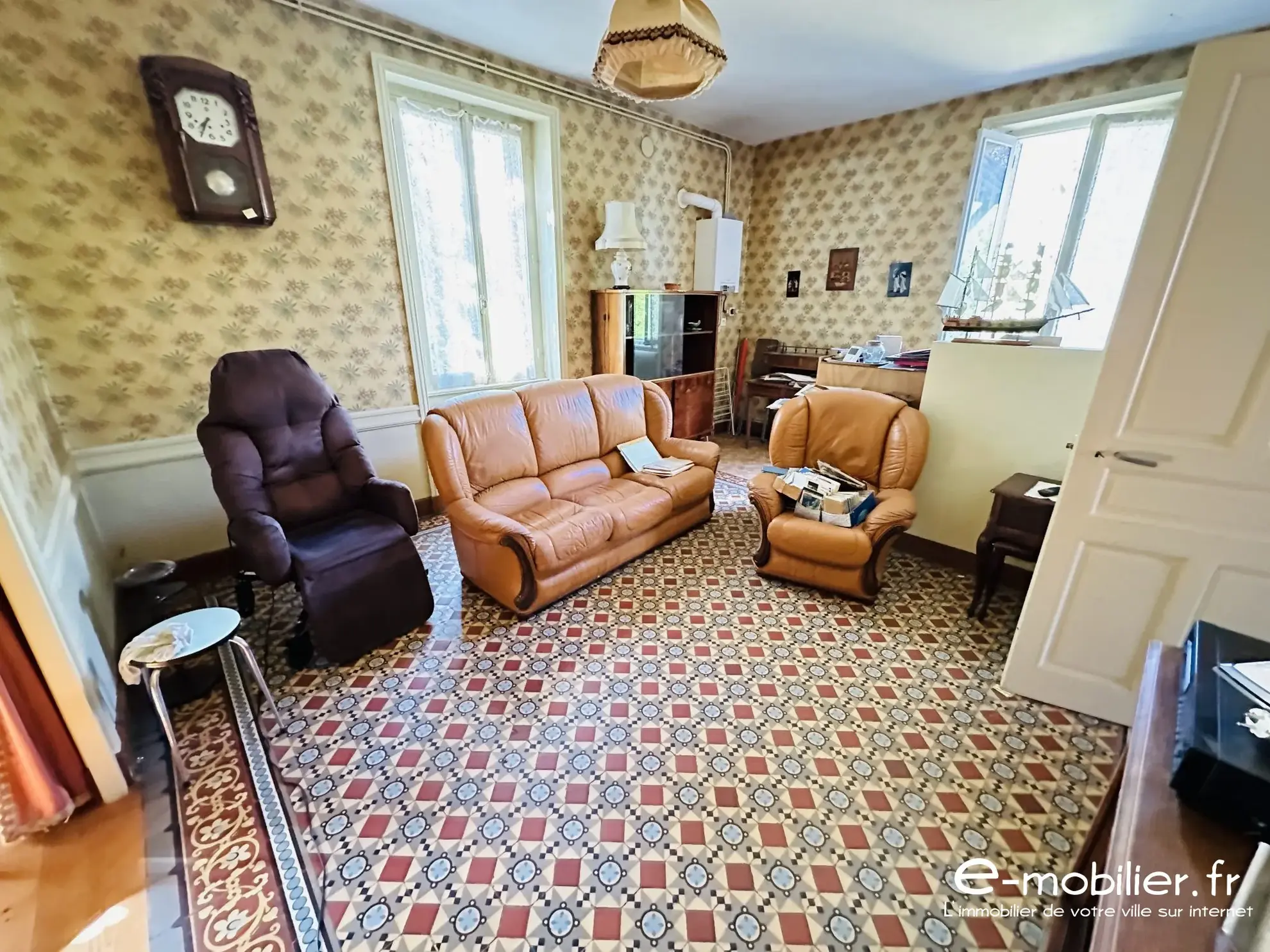 Maison avec appartement indépendant à Charlieu – Grand potentiel et terrain constructible 
