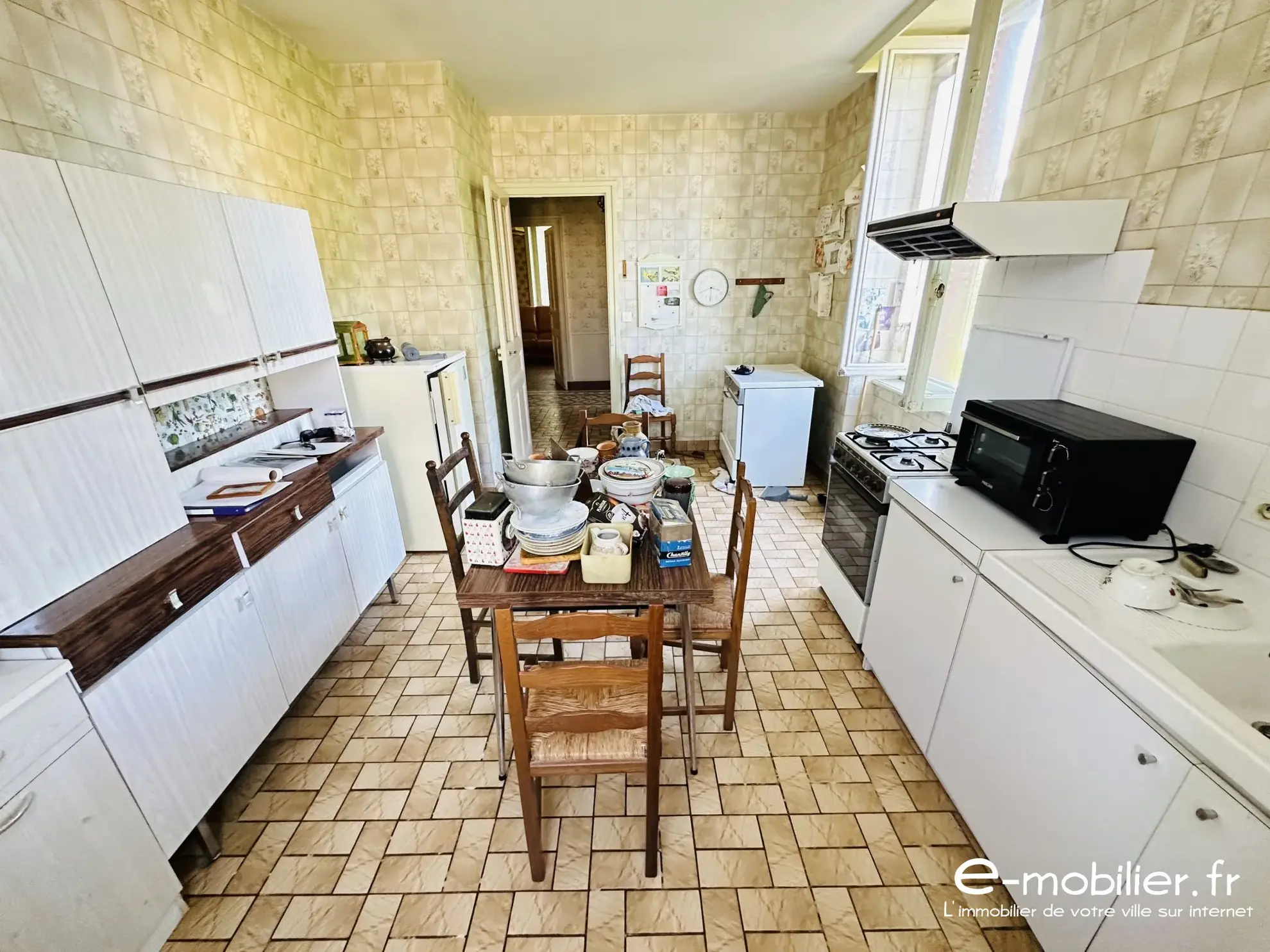 Maison avec appartement indépendant à Charlieu – Grand potentiel et terrain constructible 