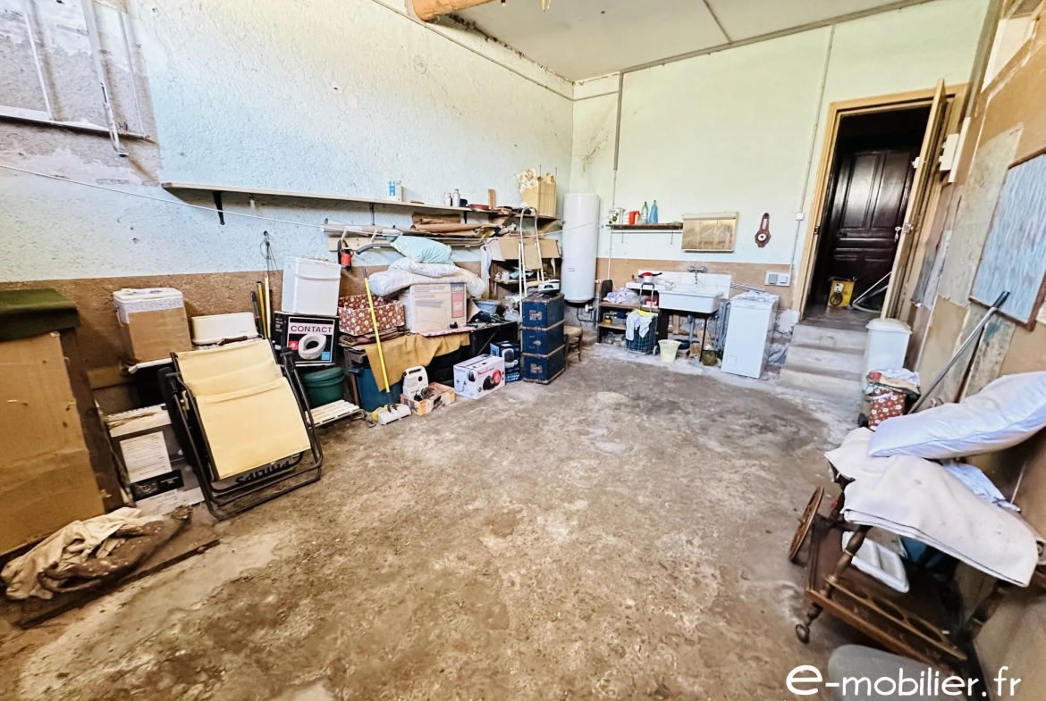 Maison avec appartement indépendant à Charlieu – Grand potentiel et terrain constructible 
