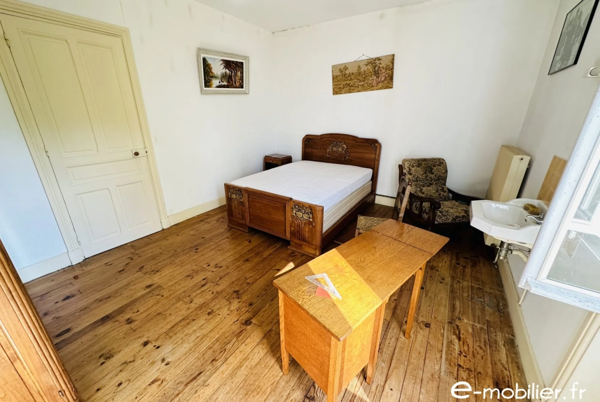 Maison avec appartement indépendant à Charlieu – Grand potentiel et terrain constructible 