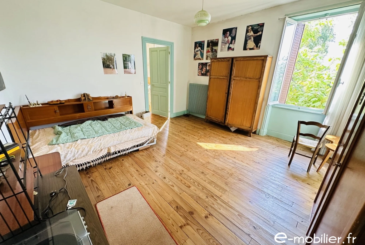 Maison avec appartement indépendant à Charlieu – Grand potentiel et terrain constructible 