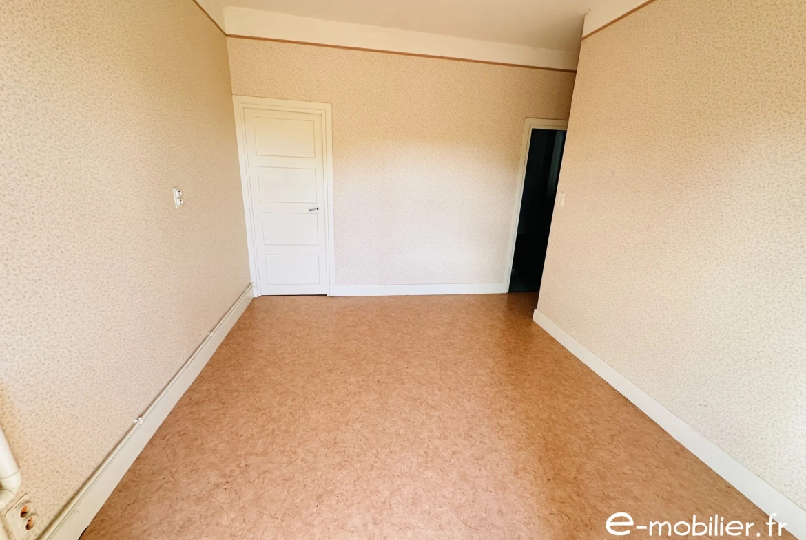 Maison avec appartement indépendant à Charlieu – Grand potentiel et terrain constructible 