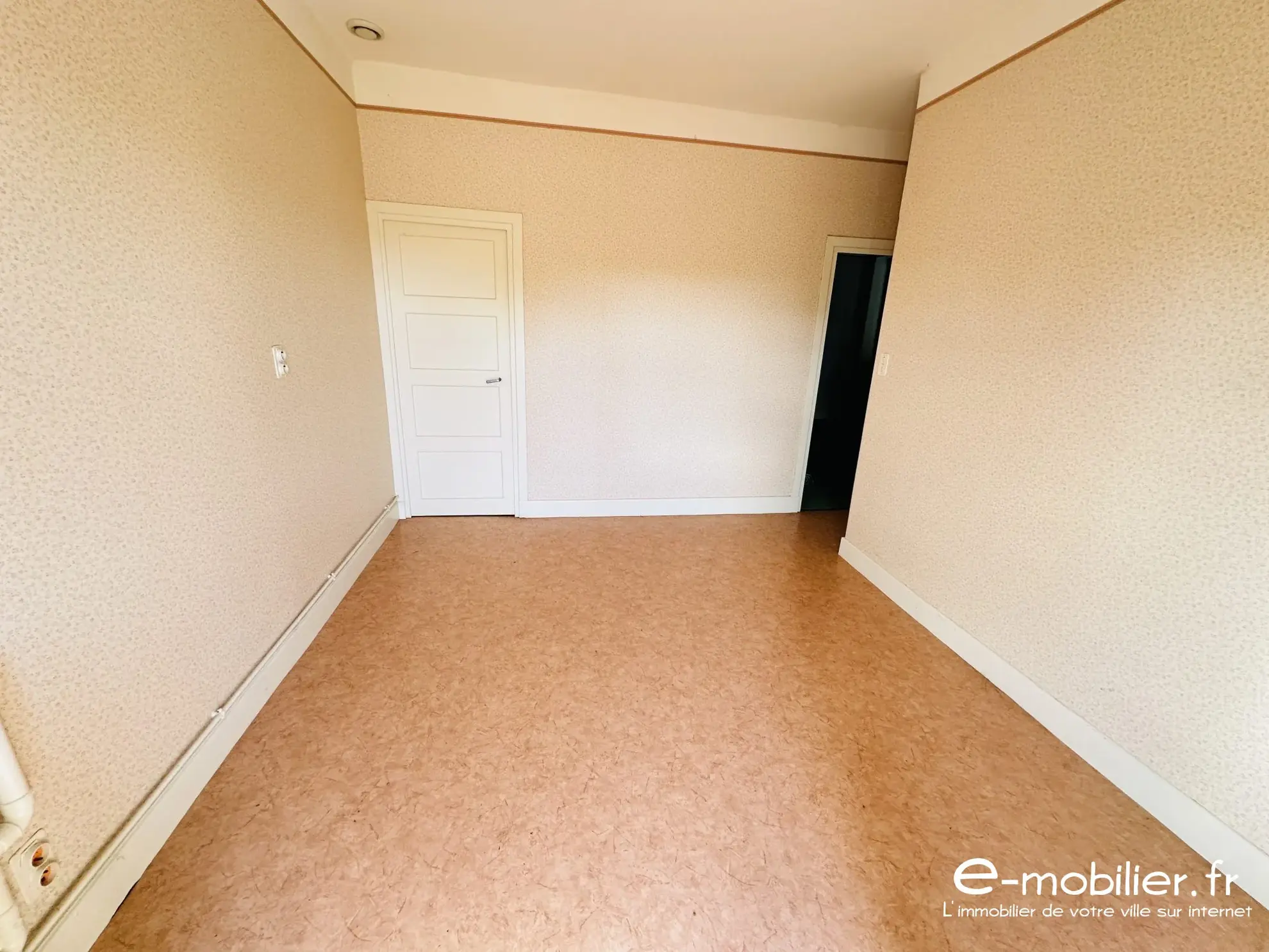 Maison avec appartement indépendant à Charlieu – Grand potentiel et terrain constructible 