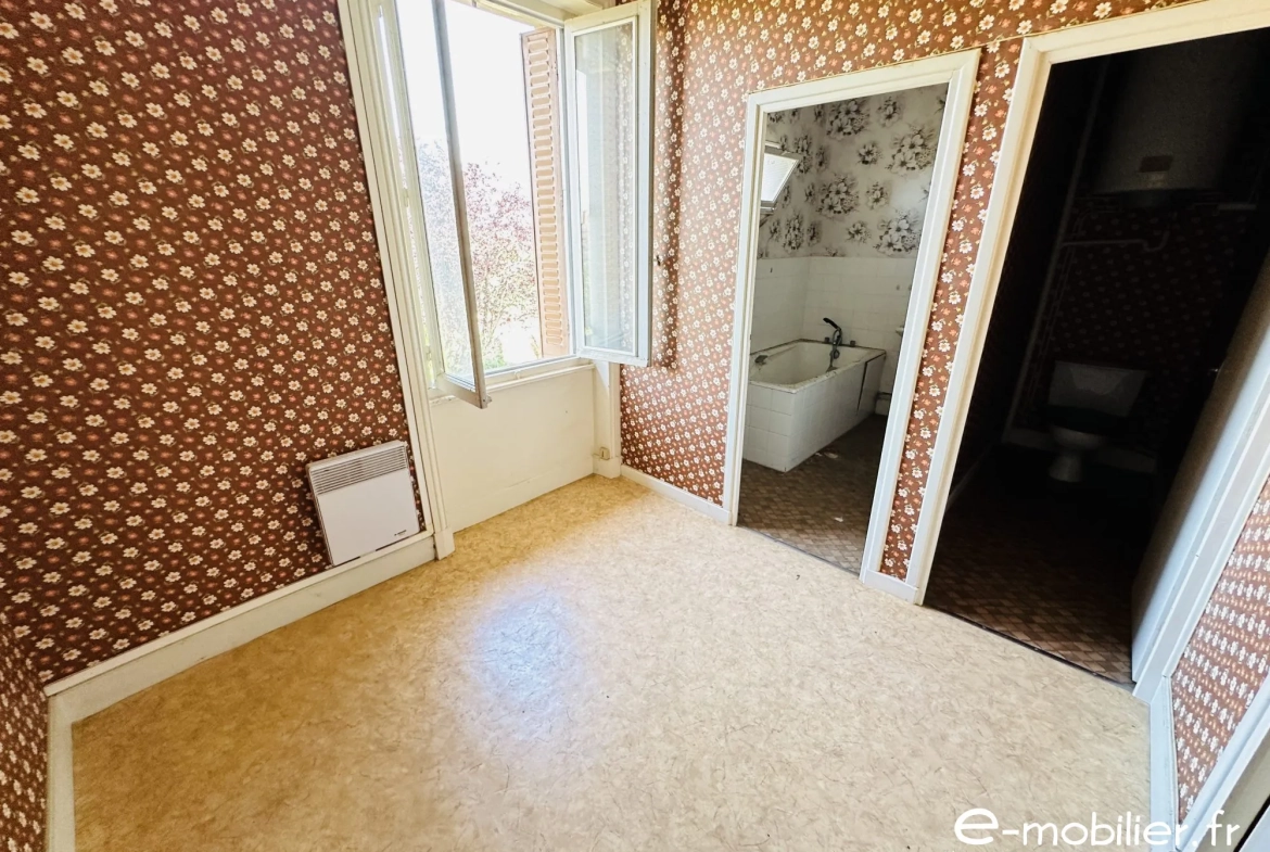 Maison avec appartement indépendant à Charlieu – Grand potentiel et terrain constructible 