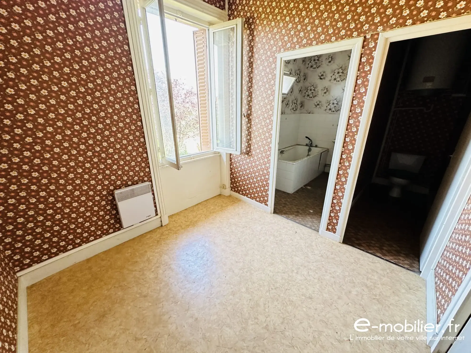 Maison avec appartement indépendant à Charlieu – Grand potentiel et terrain constructible 