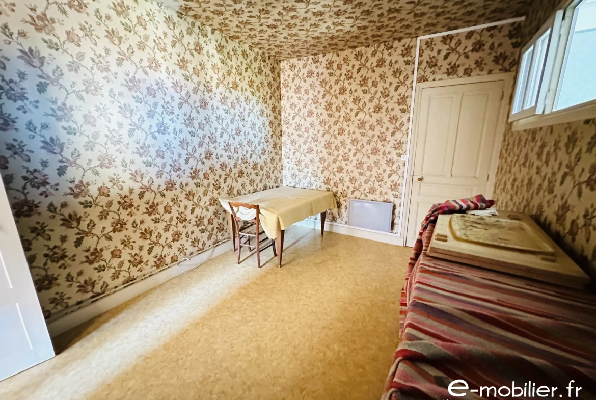 Maison avec appartement indépendant à Charlieu – Grand potentiel et terrain constructible 