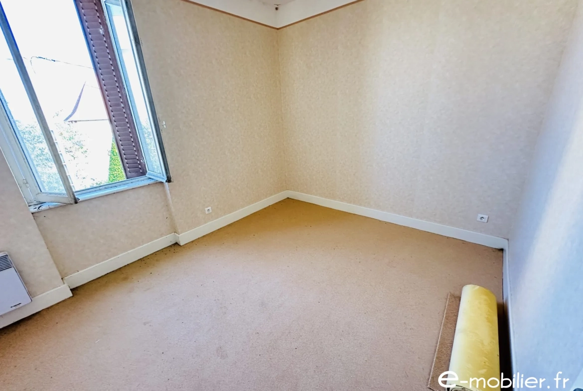 Maison avec appartement indépendant à Charlieu – Grand potentiel et terrain constructible 