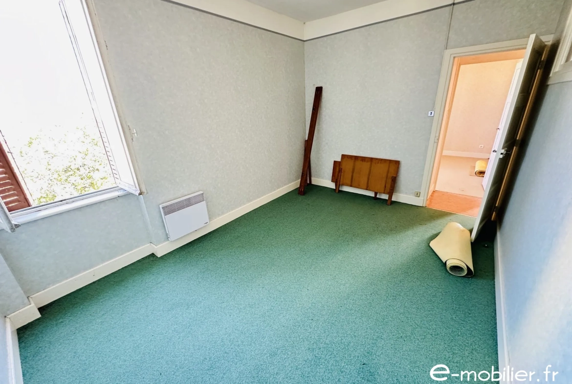 Maison avec appartement indépendant à Charlieu – Grand potentiel et terrain constructible 