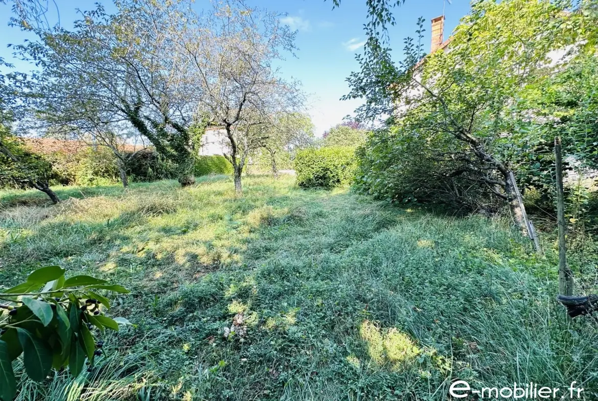 Maison avec appartement indépendant à Charlieu – Grand potentiel et terrain constructible 