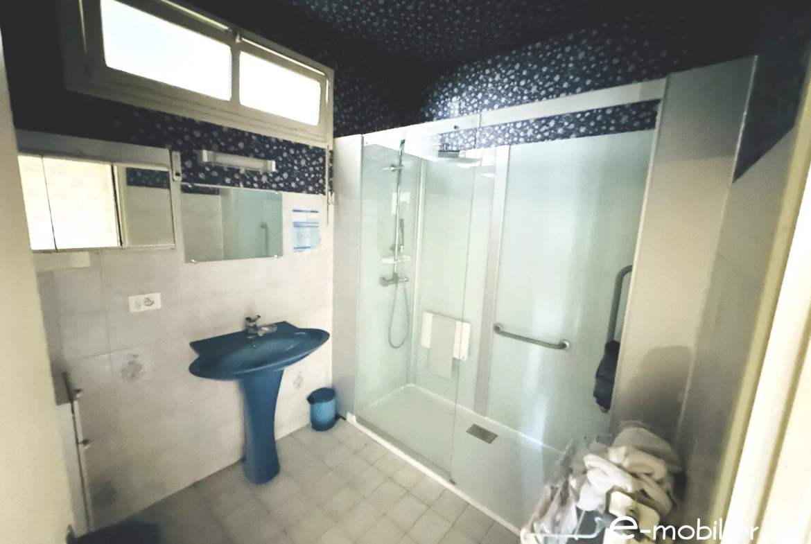 Maison avec appartement indépendant à Charlieu – Grand potentiel et terrain constructible 
