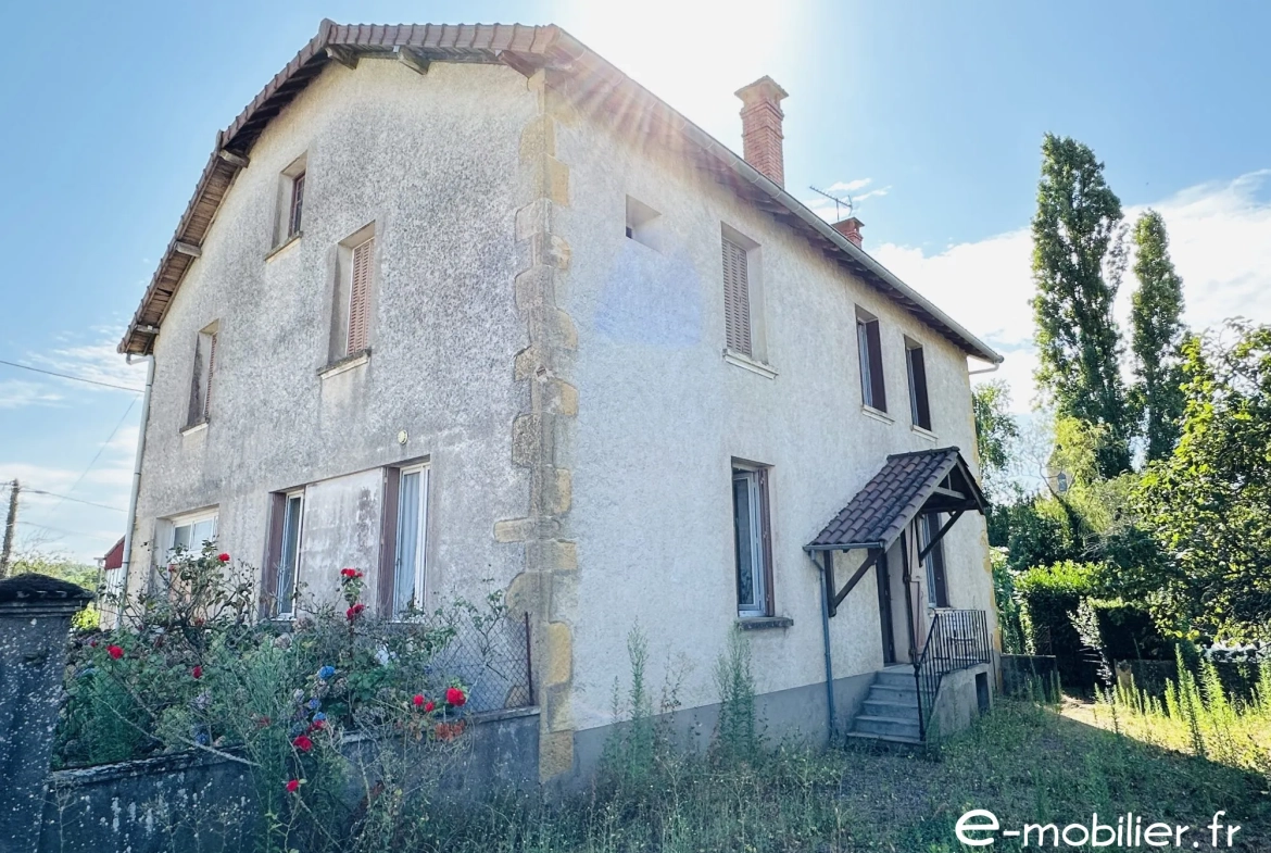 Maison avec appartement indépendant à Charlieu – Grand potentiel et terrain constructible 