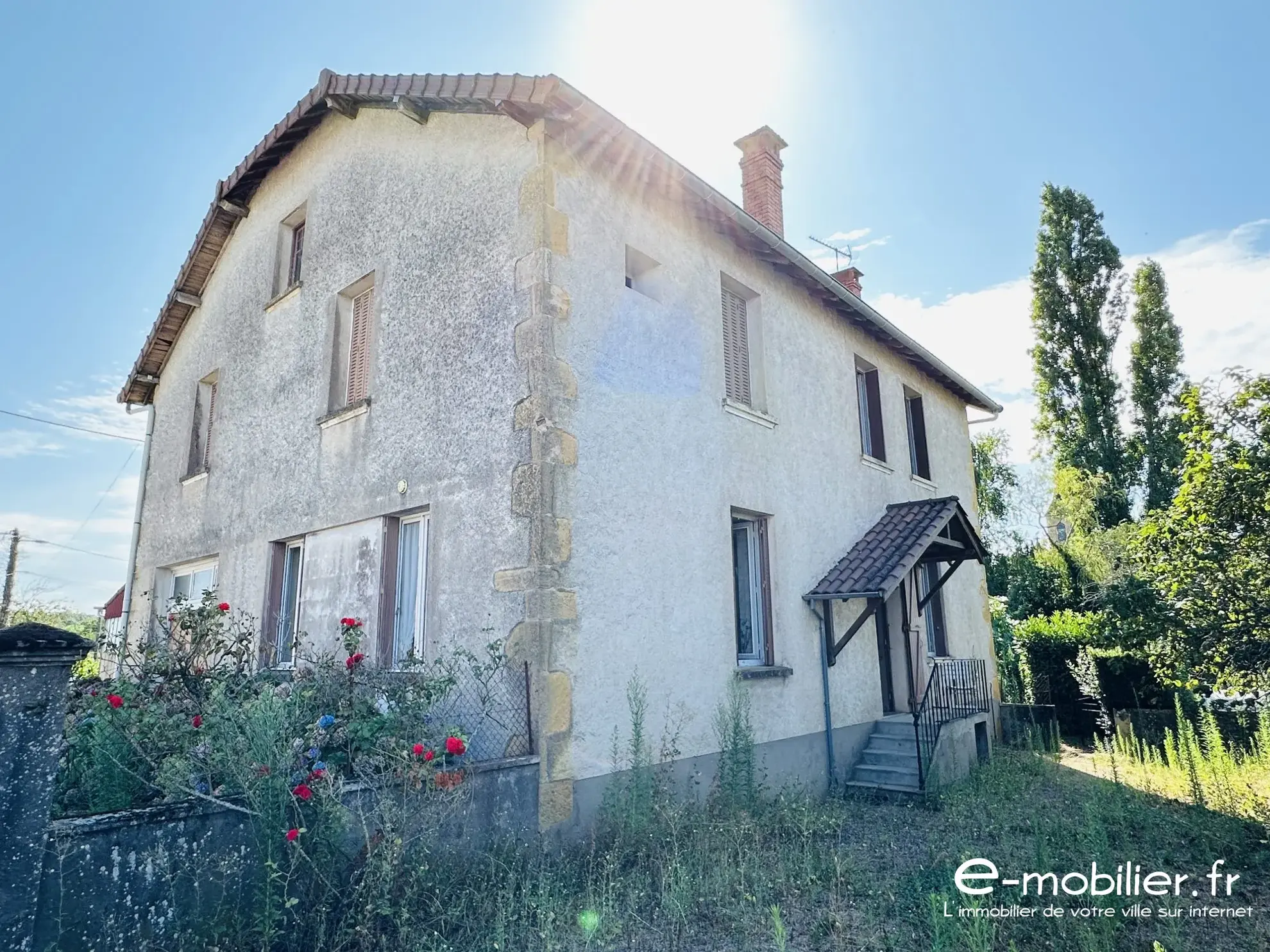 Maison avec appartement indépendant à Charlieu – Grand potentiel et terrain constructible 