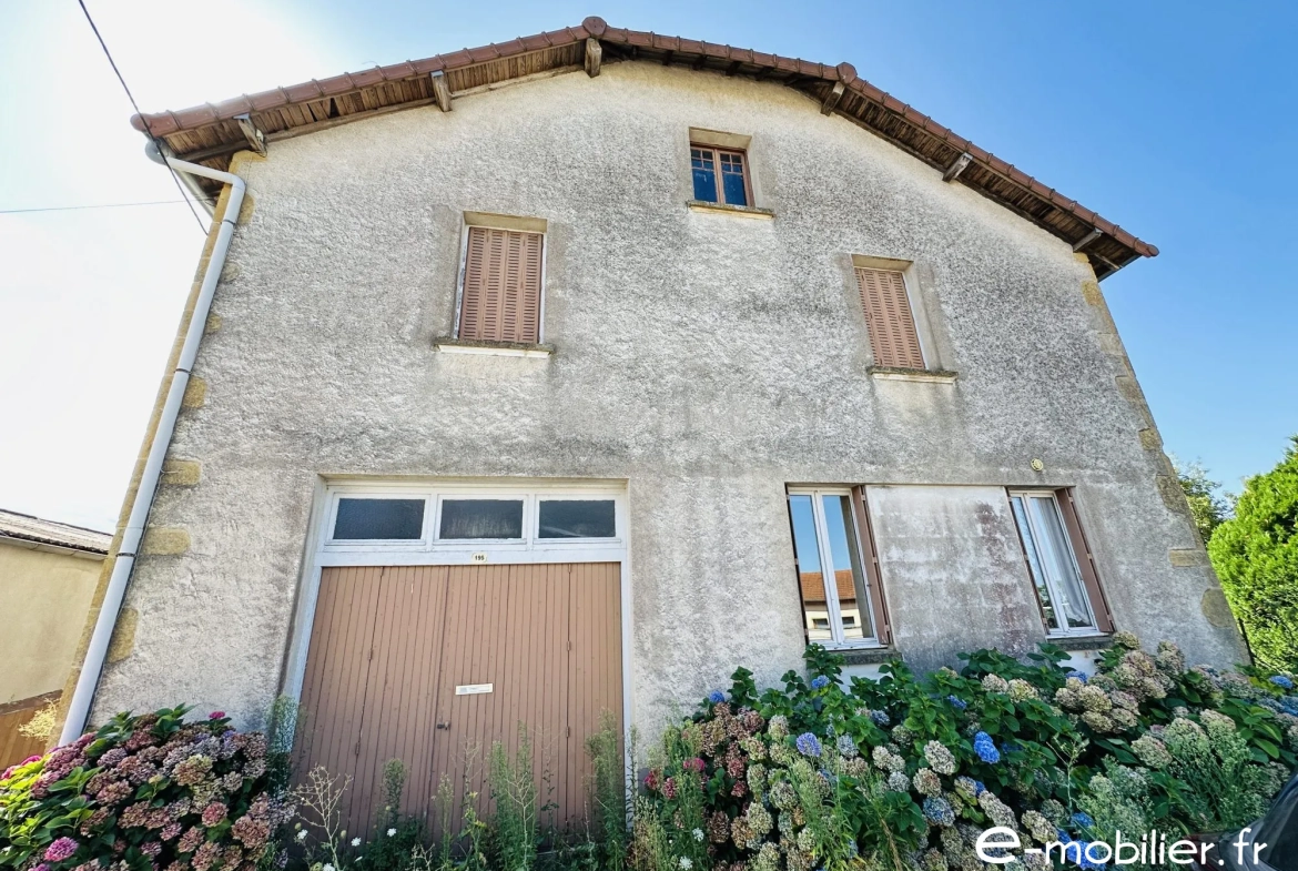 Maison avec appartement indépendant à Charlieu – Grand potentiel et terrain constructible 
