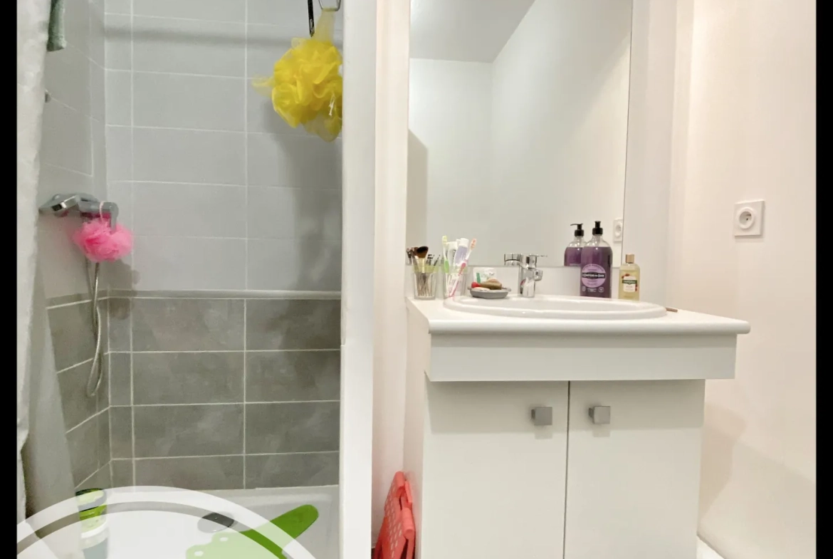 Appartement T2 avec terrasse à Avignon - Résidence récente et sécurisée 