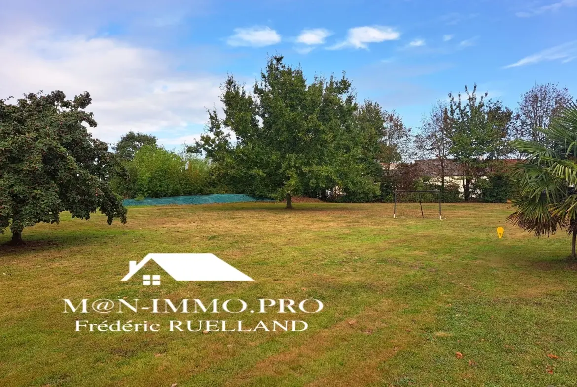 Terrain constructible de 682 m² à Pléchatel, orientation plein sud proche commodités 